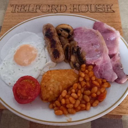 ミルトン・ケインズ Telford House Bed & Breakfast エクステリア 写真