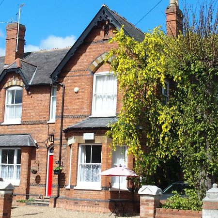 ミルトン・ケインズ Telford House Bed & Breakfast エクステリア 写真