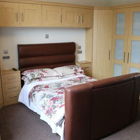ミルトン・ケインズ Telford House Bed & Breakfast エクステリア 写真