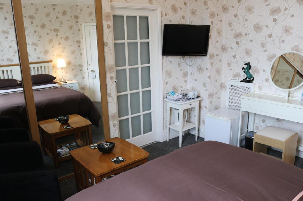 ミルトン・ケインズ Telford House Bed & Breakfast エクステリア 写真