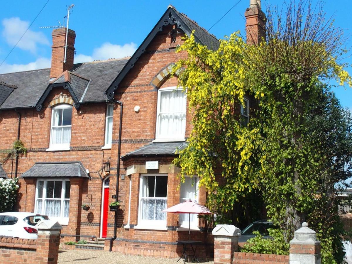 ミルトン・ケインズ Telford House Bed & Breakfast エクステリア 写真