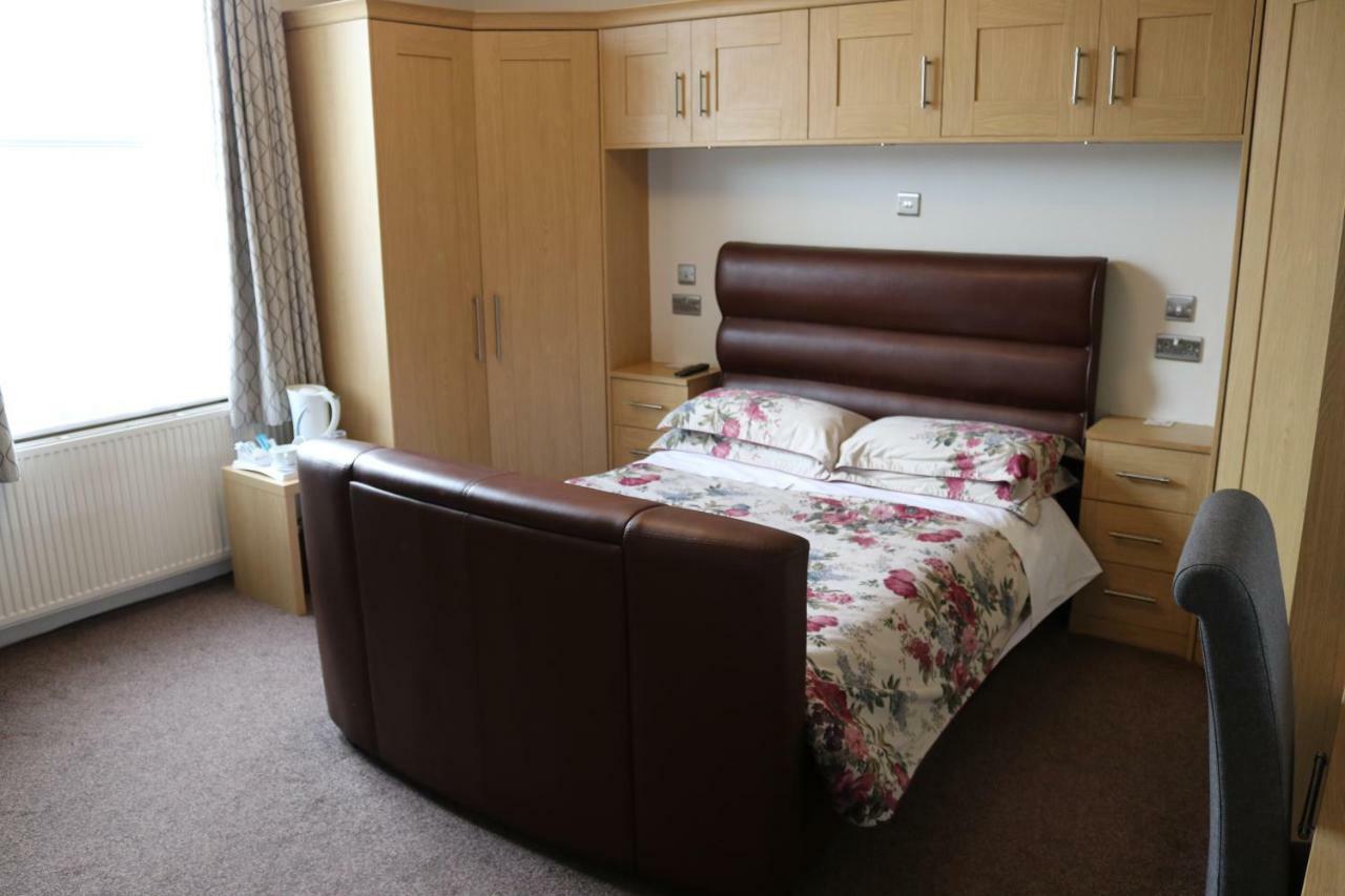 ミルトン・ケインズ Telford House Bed & Breakfast エクステリア 写真