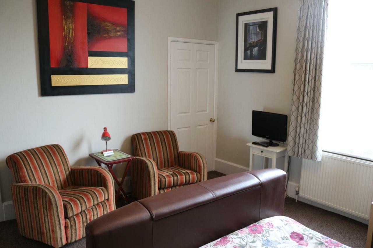 ミルトン・ケインズ Telford House Bed & Breakfast エクステリア 写真